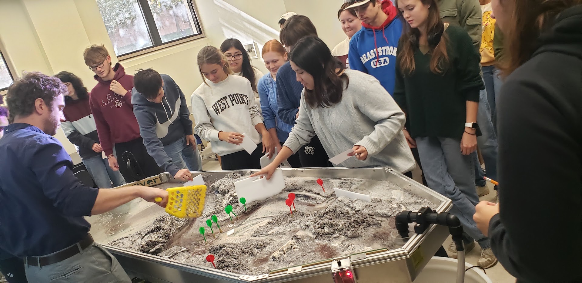Students participating in an ENSS 105 class